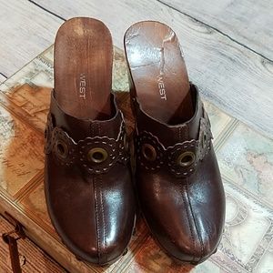 West leather and wood clog shoe